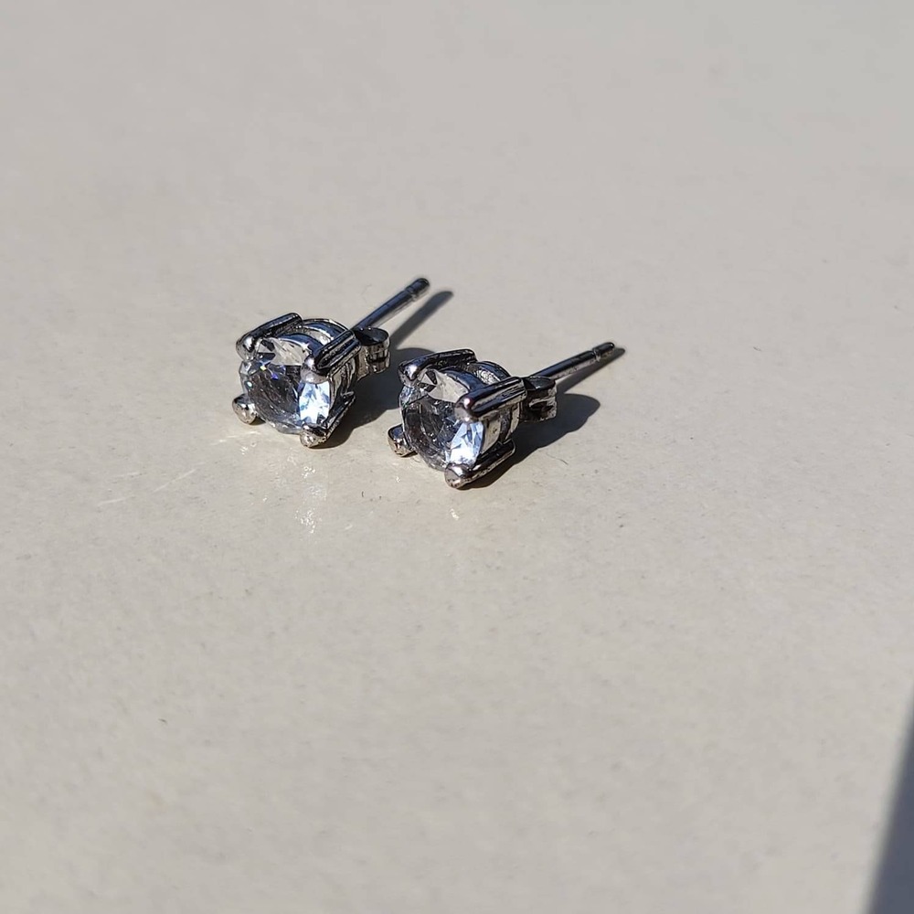 Vintage Silver Tone Round Clear Stone Stud Earrings Silver Classic Minimalist